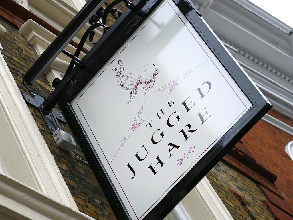 Montcalm Brewery Townhouse Hotell London Exteriör bild The photo shows a hanging sign for a place called "The Jugged Hare." The design features an illustration of a hare, along with the name displayed prominently in bold letters. The overall aesthetic combines an elegant font with delicate floral accents